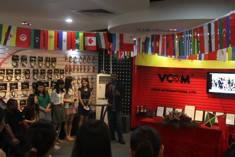 Cérémonie de signature de la marque VCOM 2014 exclusif Jamaïque 